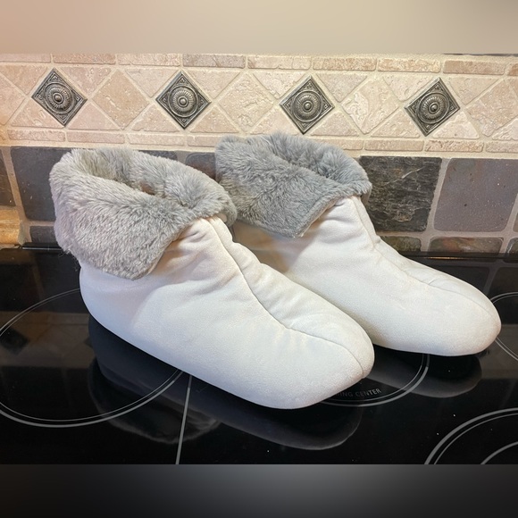 EUC Soft Slippers ladies size large/extra large machine, washable - Picture 3 of 8